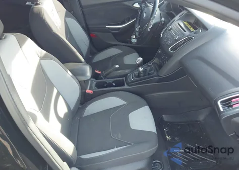 2017 Ford Focus St z USA, uszkodzony, nr VIN 1FADP3L91HL294615